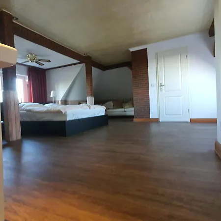 Apartamento Deer House Boarding 130 Qm, Pool, Garten Fuer Familien & Business