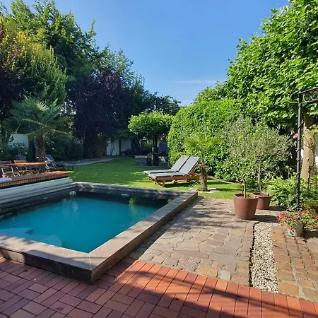 Deer House Boarding 130 Qm, Pool, Garten Fuer Familien & Business *